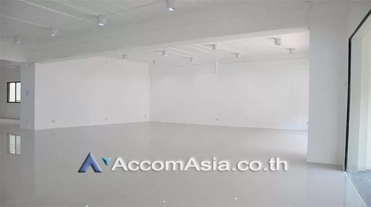 unit Office space For Rent in Sukhumvit, Bangkok  near BTS Phra khanong (AA14000)
